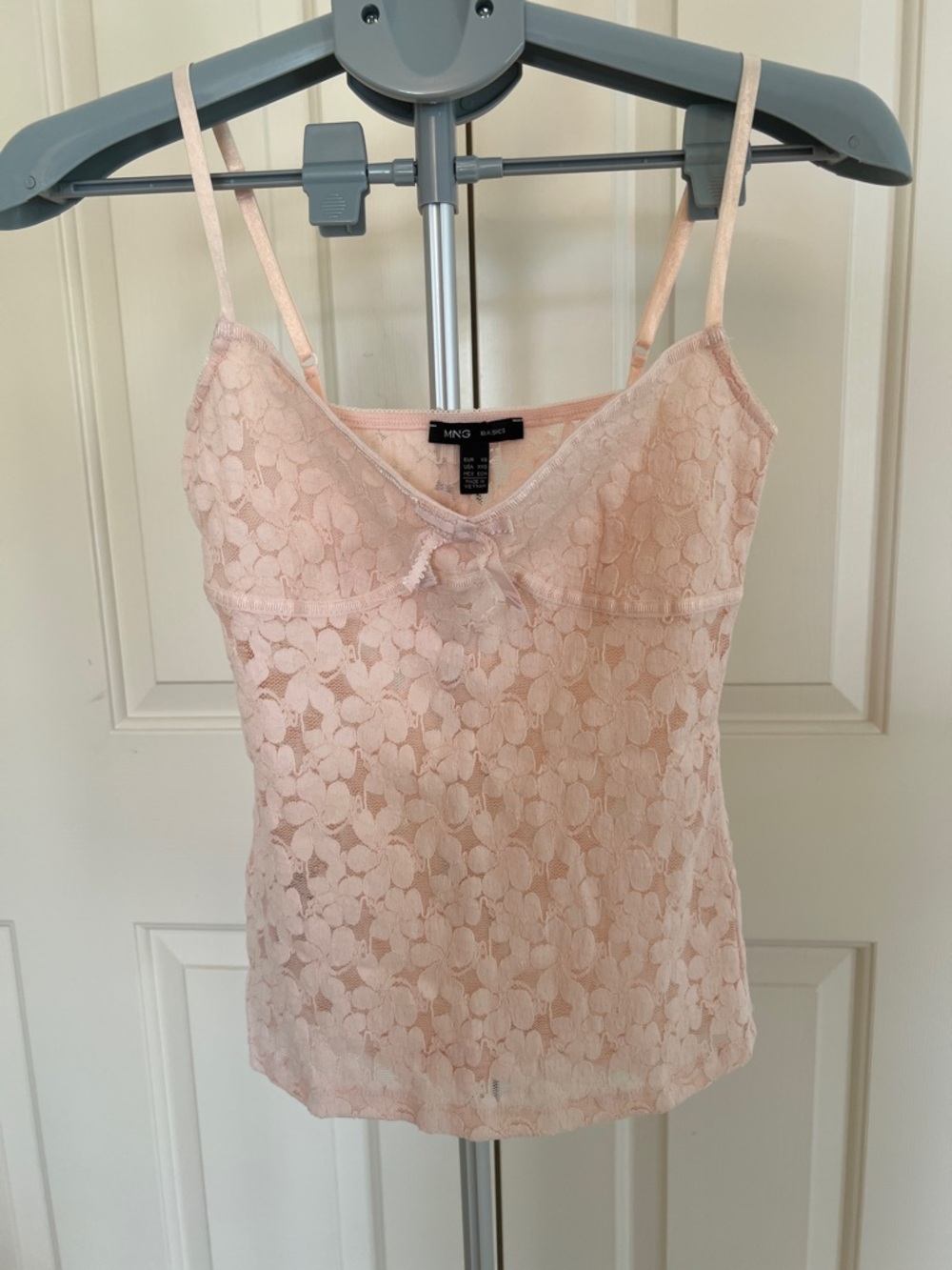 Mango Soft Pink Lace Cropped Camisole With Adjustable Straps
Size XXS